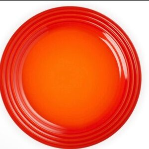 Le Creuset Flame Orange Stoneware Dinnerware Dinner Plates Set of 2
